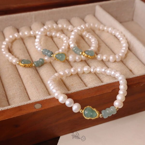 【Fortune and Peace】Pearl Bracelet with Gourd-shaped Jade - Image 2