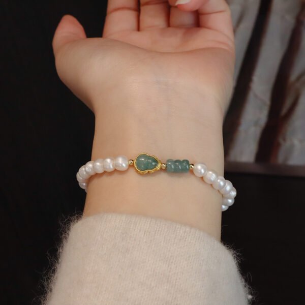 【Fortune and Peace】Pearl Bracelet with Gourd-shaped Jade - Image 4